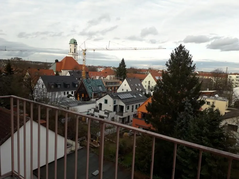 Attractive 3-Room Apartment with Balcony and Fitted Kitchen