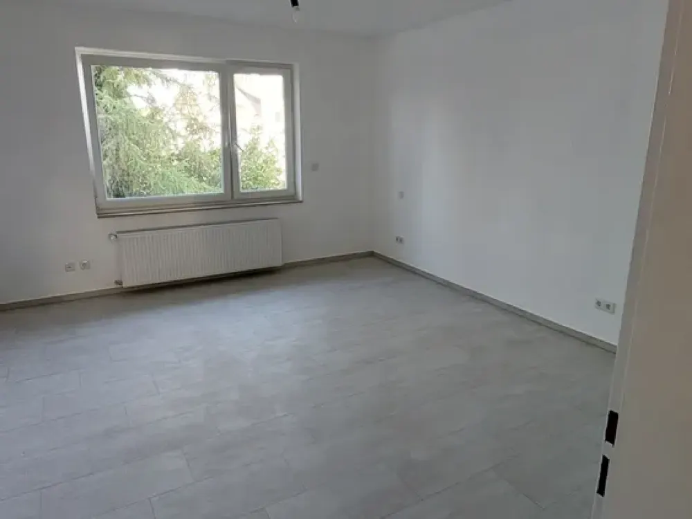 First occupancy after complete renovation, beautiful 3-room apartment in a quiet location