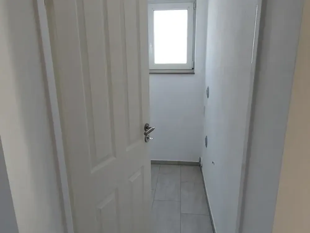 First occupancy after complete renovation, beautiful 3-room apartment in a quiet location