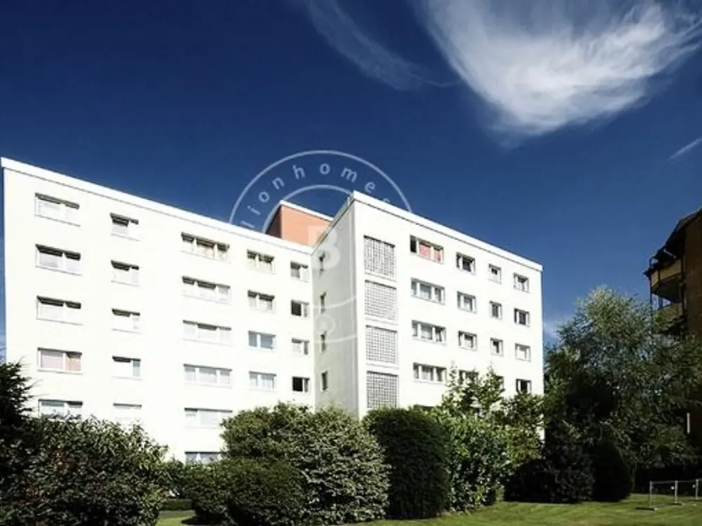 42m² 2 Rooms, 3rd Floor, Elevator, Shops, Bus, Train Nearby, Private