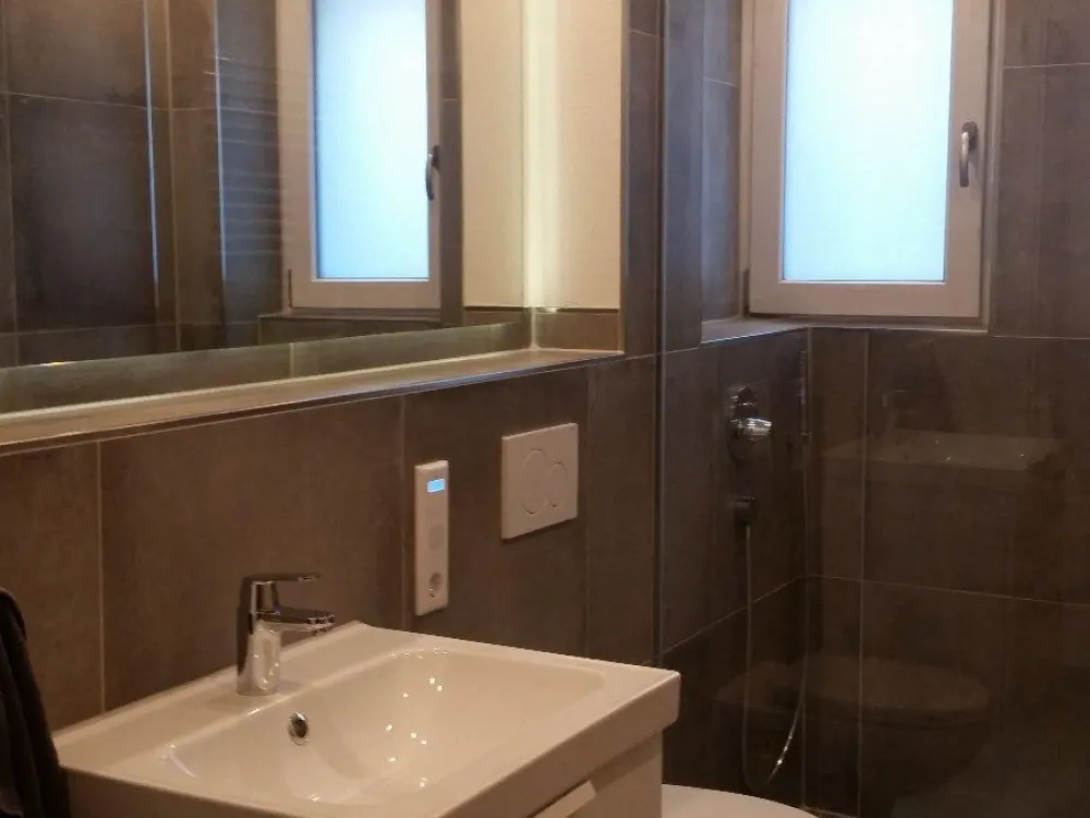Elegant Room in International 3-Person Shared Apartment