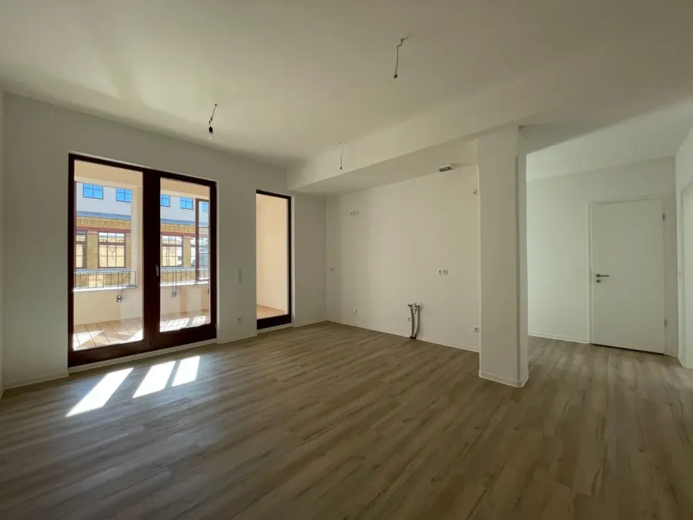 Living in the renovated old building: 3-room with loggia in Zentrum-Ost | Optional with fitted kitchen