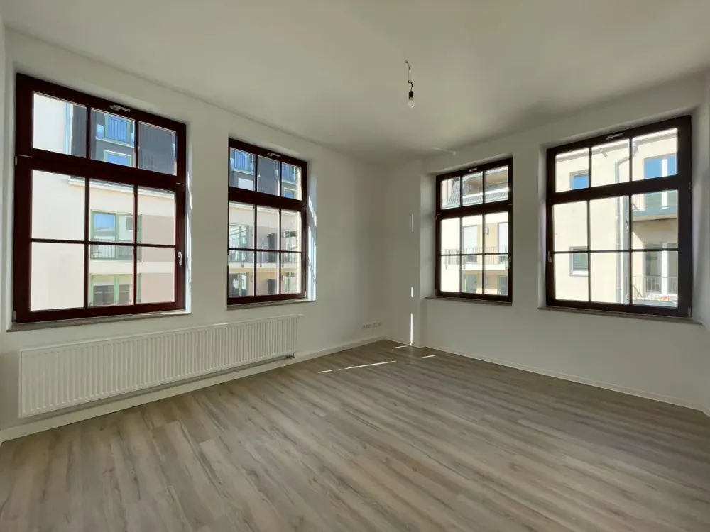 Living in the renovated old building: 3-room with loggia in Zentrum-Ost | Optional with fitted kitchen