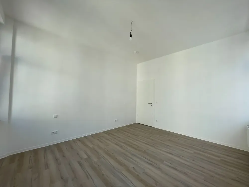 Living in the renovated old building: 3-room with loggia in Zentrum-Ost | Optional with fitted kitchen
