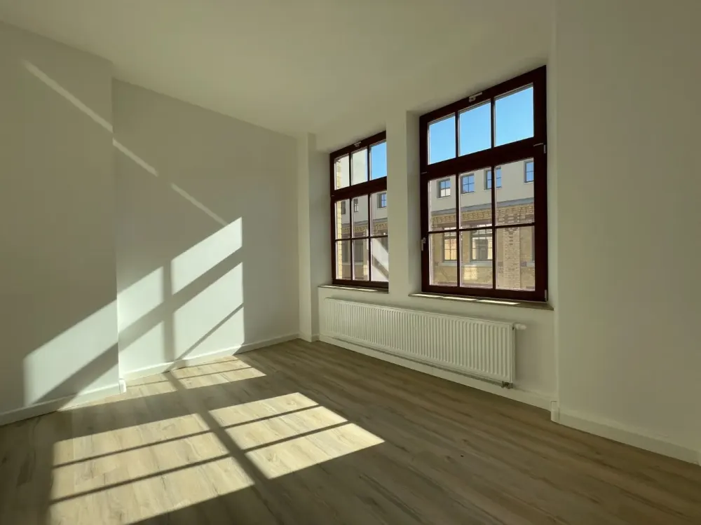 Living in the renovated old building: 3-room with loggia in Zentrum-Ost | Optional with fitted kitchen