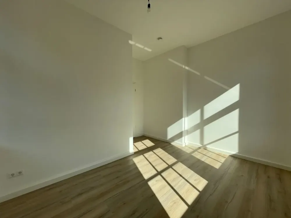 Living in the renovated old building: 3-room with loggia in Zentrum-Ost | Optional with fitted kitchen