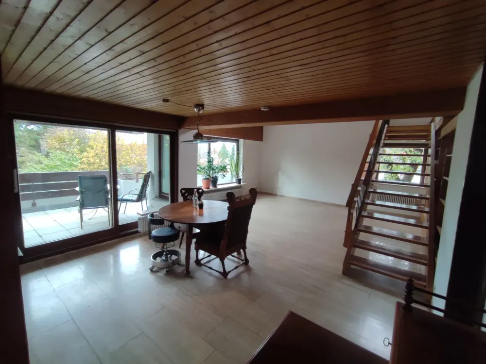 Spacious Maisonette Apartment with Gallery, Fireplace & Garden, Ideal for Families