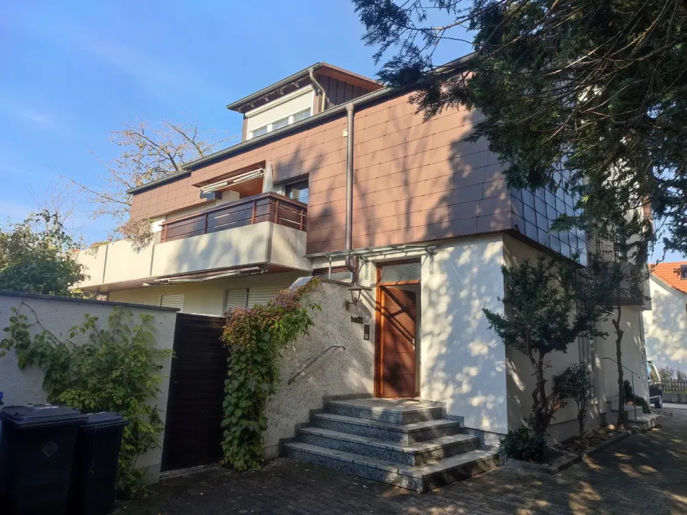 Spacious Maisonette Apartment with Gallery, Fireplace & Garden, Ideal for Families