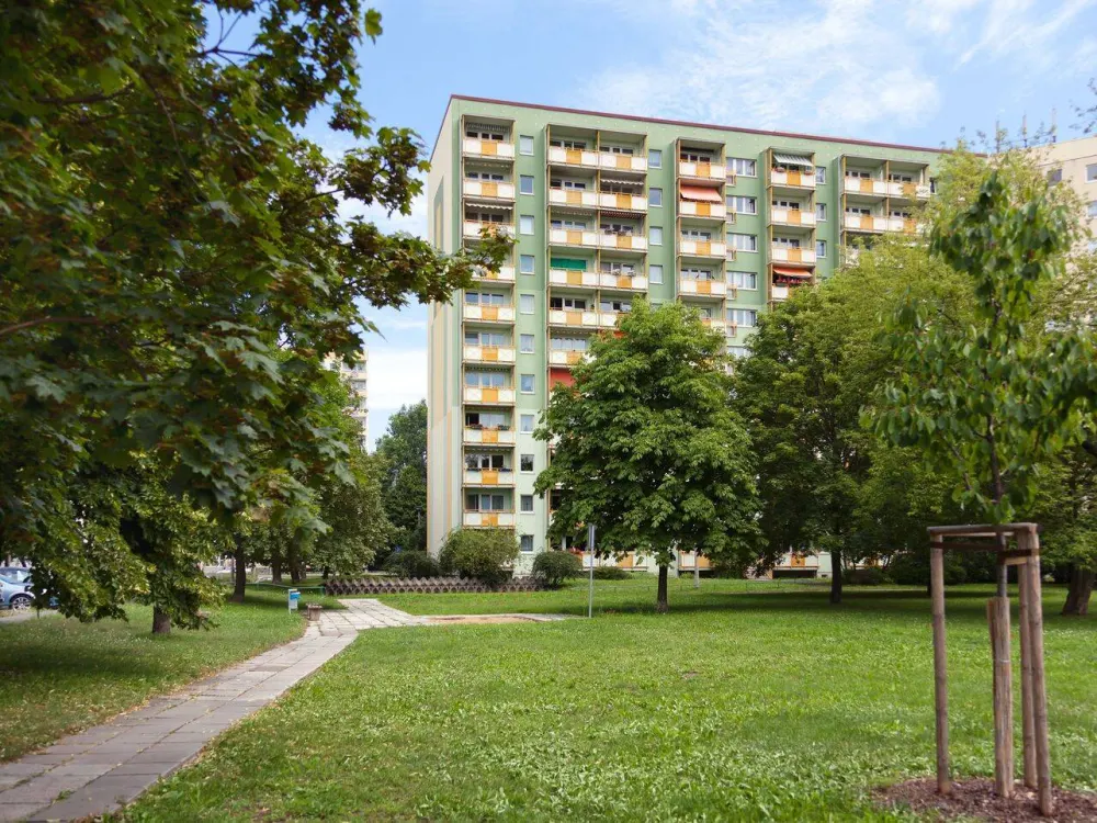 Freshly Renovated 3-Room Apartment for Rent in Rieth!