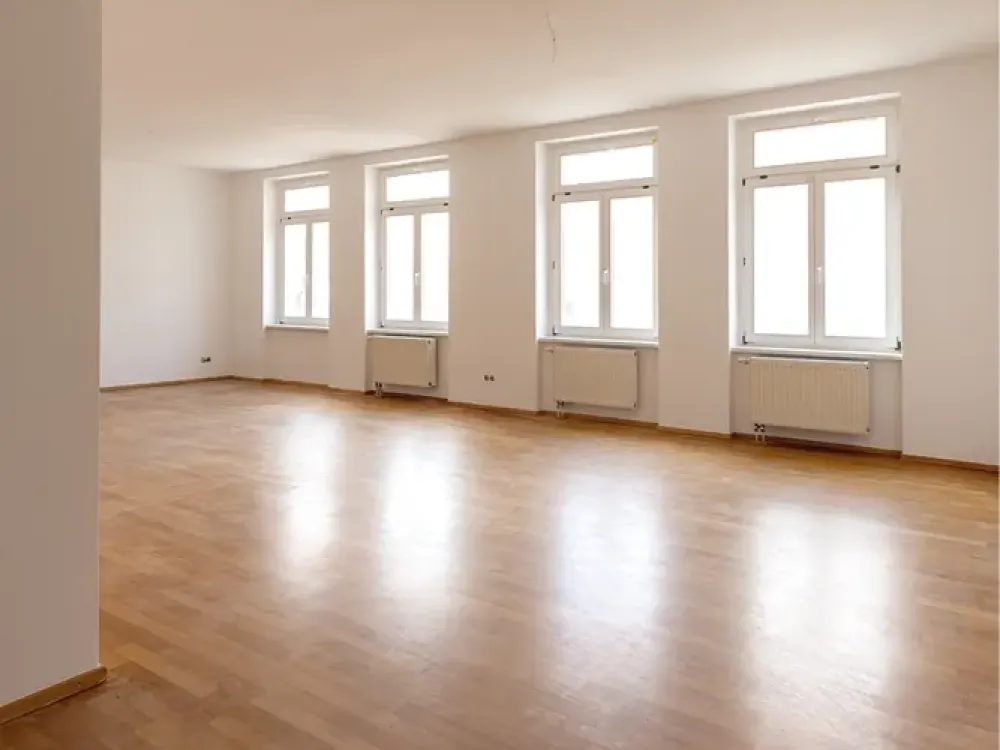 Newly Renovated - Spacious 3-Room Apartment with Balcony in Erfurt City Center
