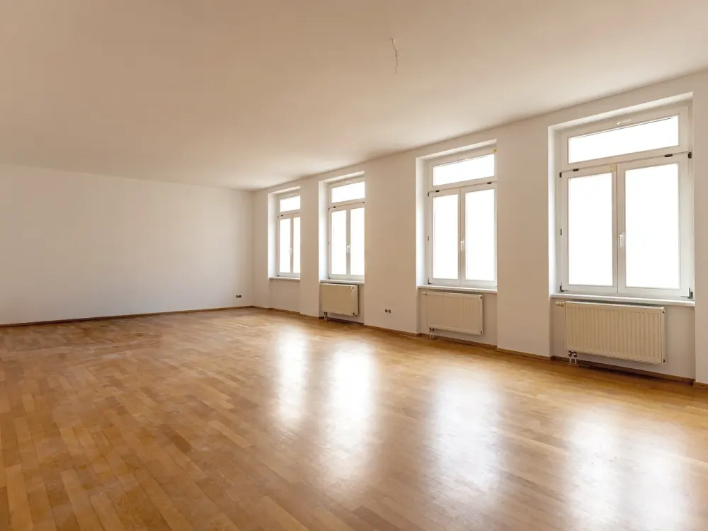 Newly Renovated - Spacious 3-Room Apartment with Balcony in Erfurt City Center