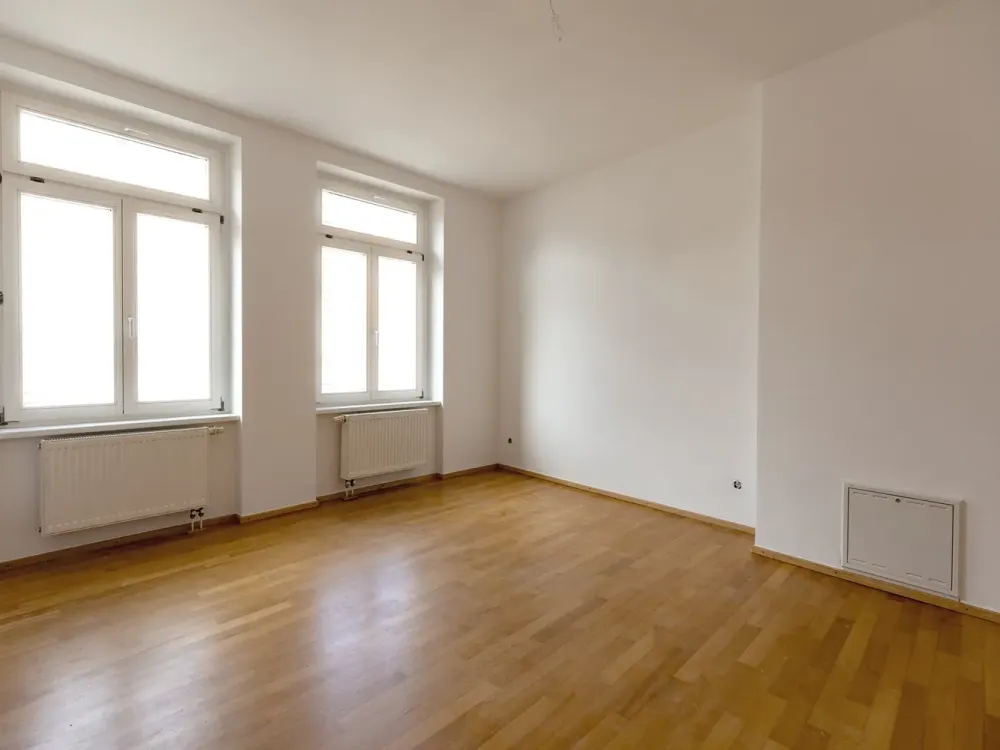 Newly Renovated - Spacious 3-Room Apartment with Balcony in Erfurt City Center