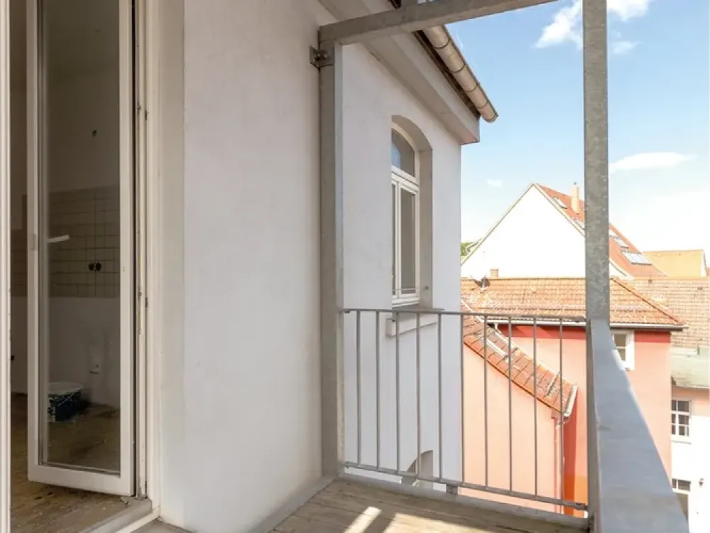 Newly Renovated - Spacious 3-Room Apartment with Balcony in Erfurt City Center
