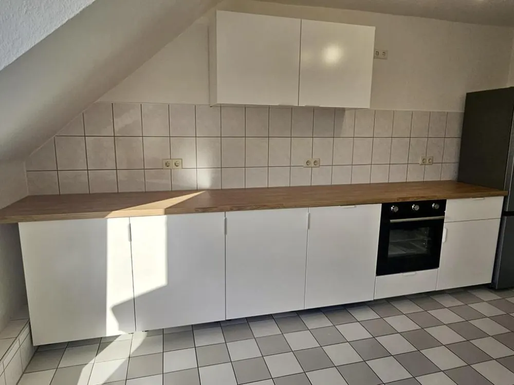 Completely Renovated 3-Room Attic Apartment with Eat-In Kitchen, New Fitted Kitchen and Sunny Terrace in Eller