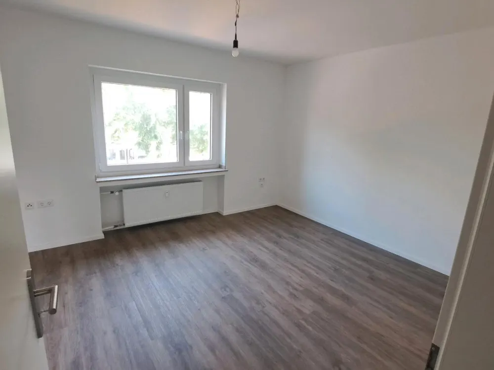 2-Room Apartment with Eat-in Kitchen and Balcony in Düsseldorf-Eller
