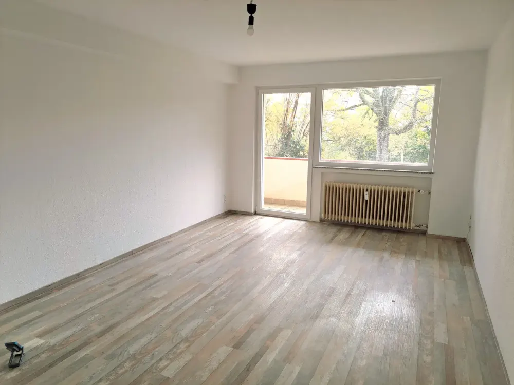 Bright 3-Room Apartment with Balcony on the 1st Floor in Frankfurt Ostend/Bornheim