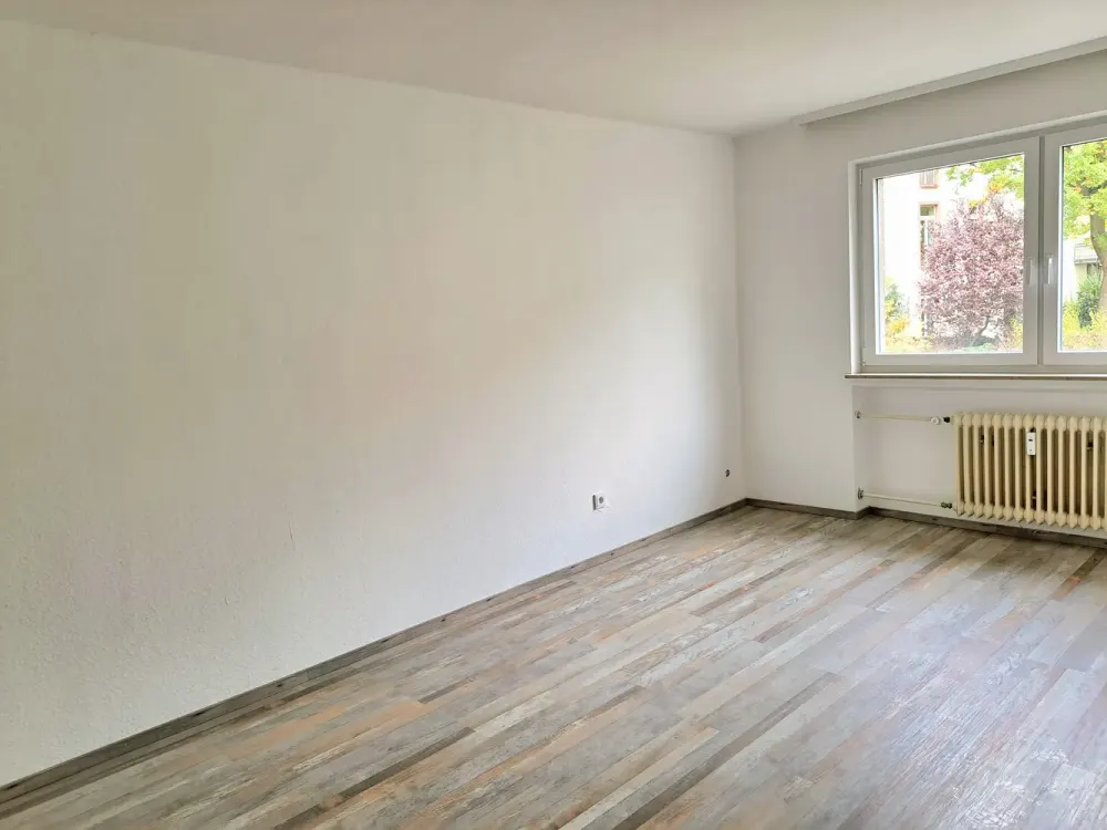 Bright 3-Room Apartment with Balcony on the 1st Floor in Frankfurt Ostend/Bornheim