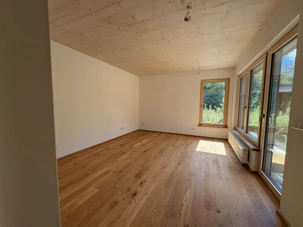 Bright Ground Floor Apartment with Large Terrace and Garden