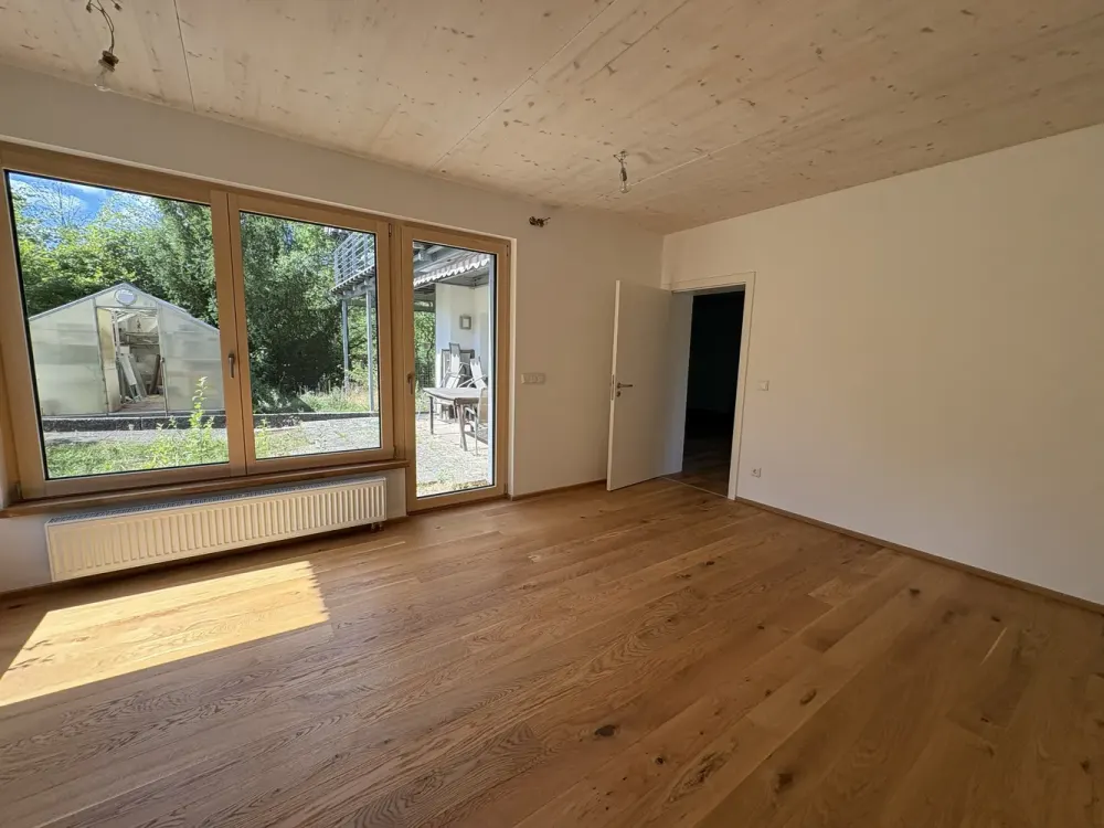 Bright Ground Floor Apartment with Large Terrace and Garden
