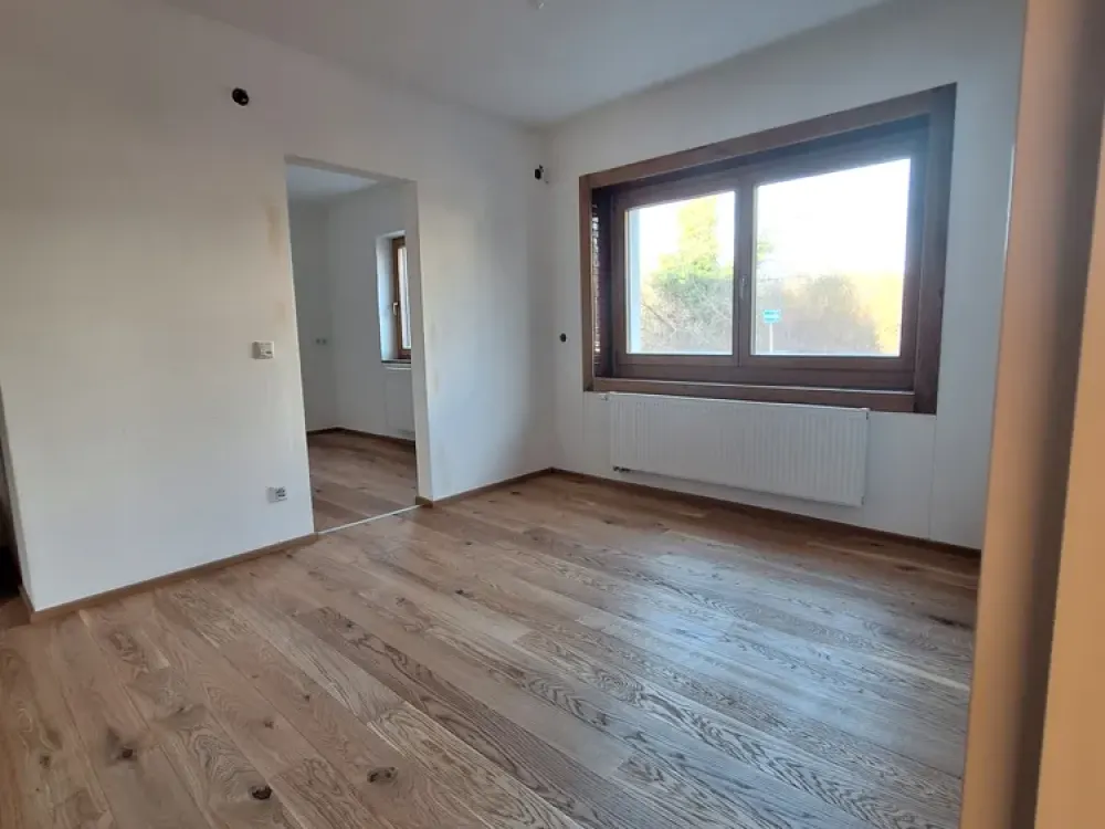 Bright Ground Floor Apartment with Large Terrace and Garden