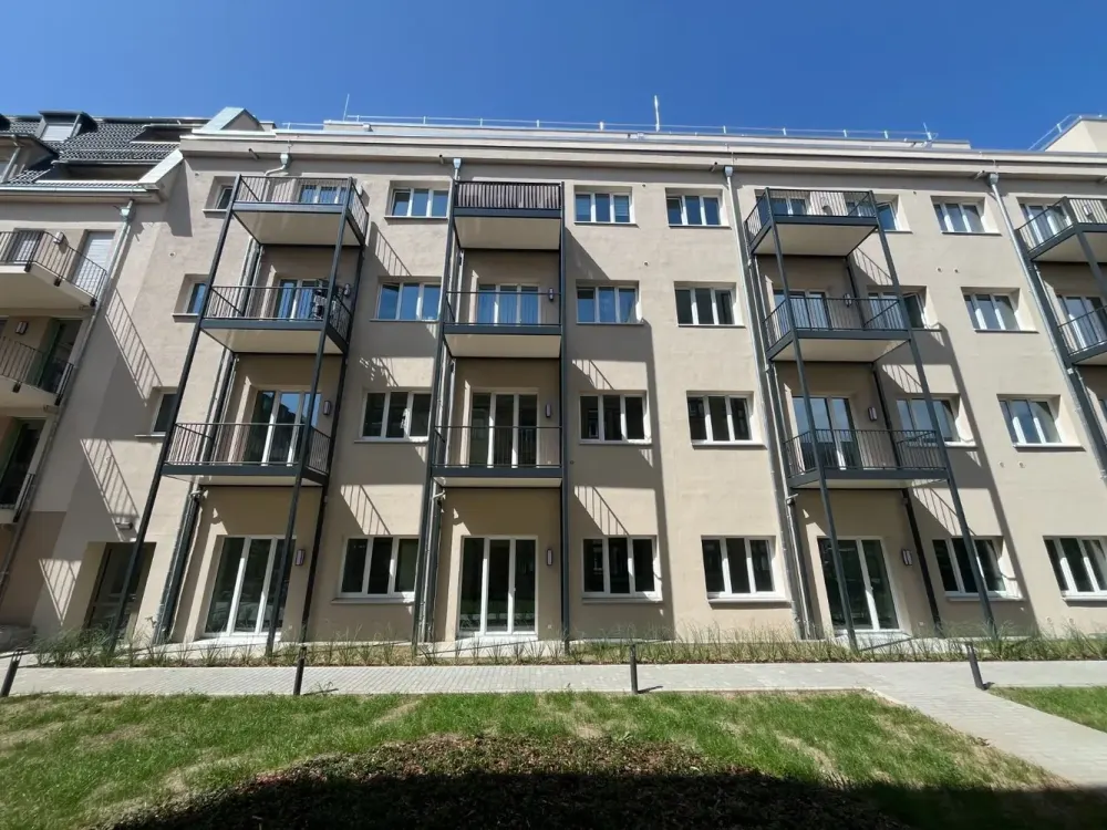 2 Rooms | Fitted Kitchen | Renovated Old Building, Living in Zentrum-Ost | Optional with Fitted Kitchen