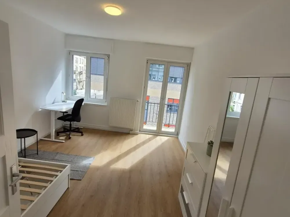 Neugründung: kernsanierte, möblierte 3-Zimmer-WG in Top Lage