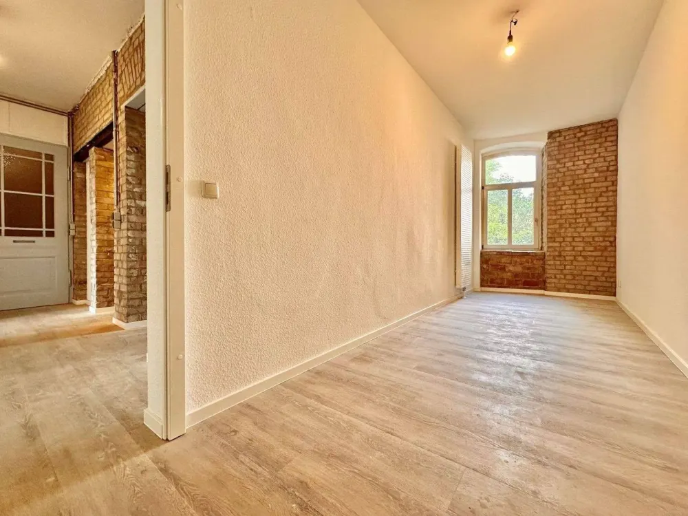 With Private Garden! Renovated 3-Room Apartment on the Ground Floor