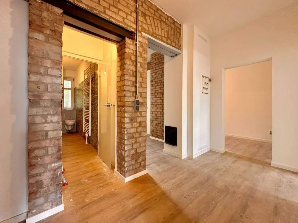 With Private Garden! Renovated 3-Room Apartment on the Ground Floor