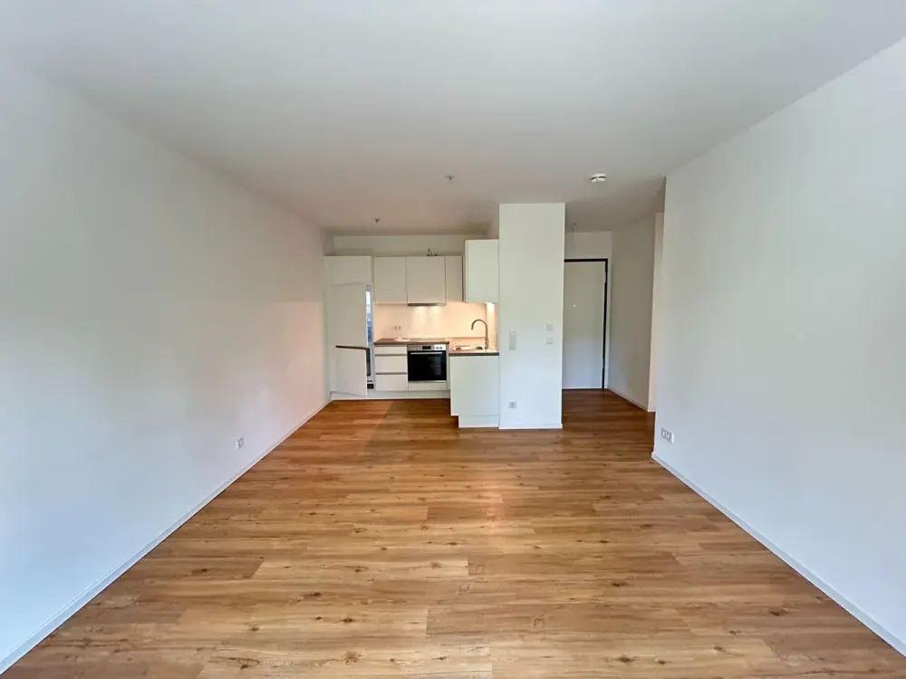 Great 2-Room Apartment with a Dressing Room & Storage Room!