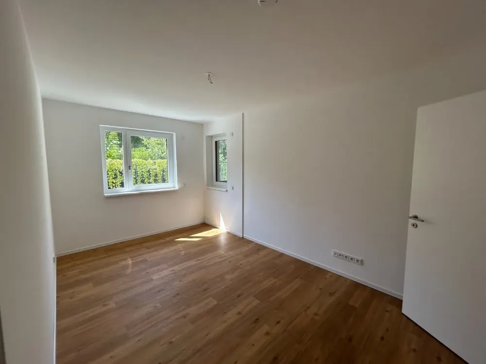 Great 2-Room Apartment with a Dressing Room & Storage Room!
