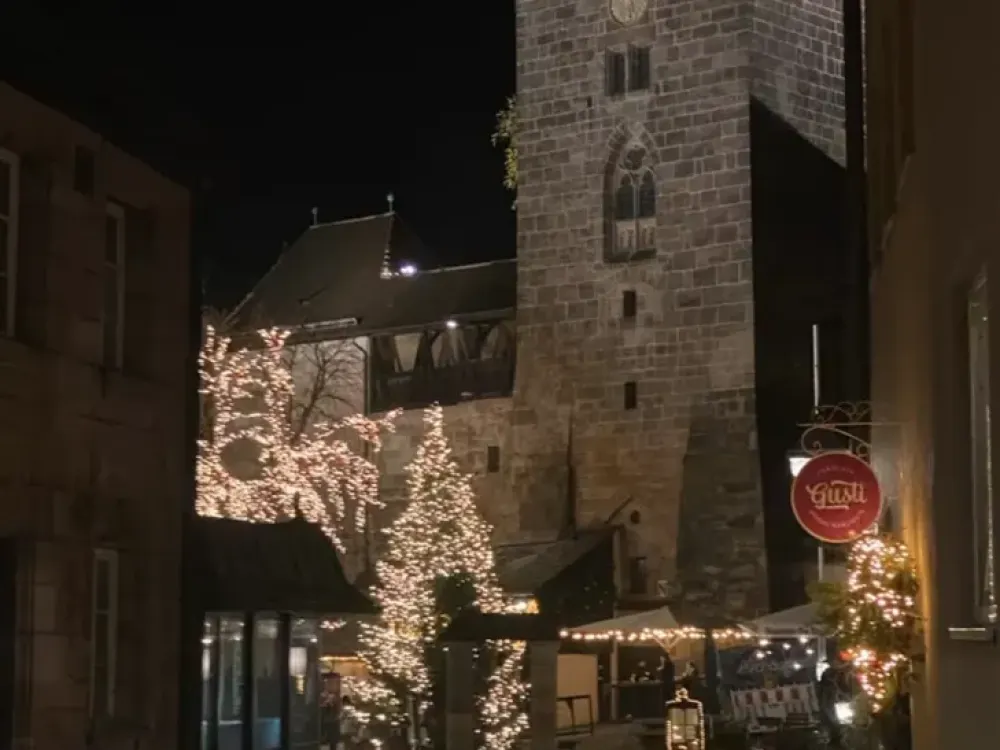 Lebendiges Stadtleben: Geräumige Wohnung in der Nürnberger Altstadt