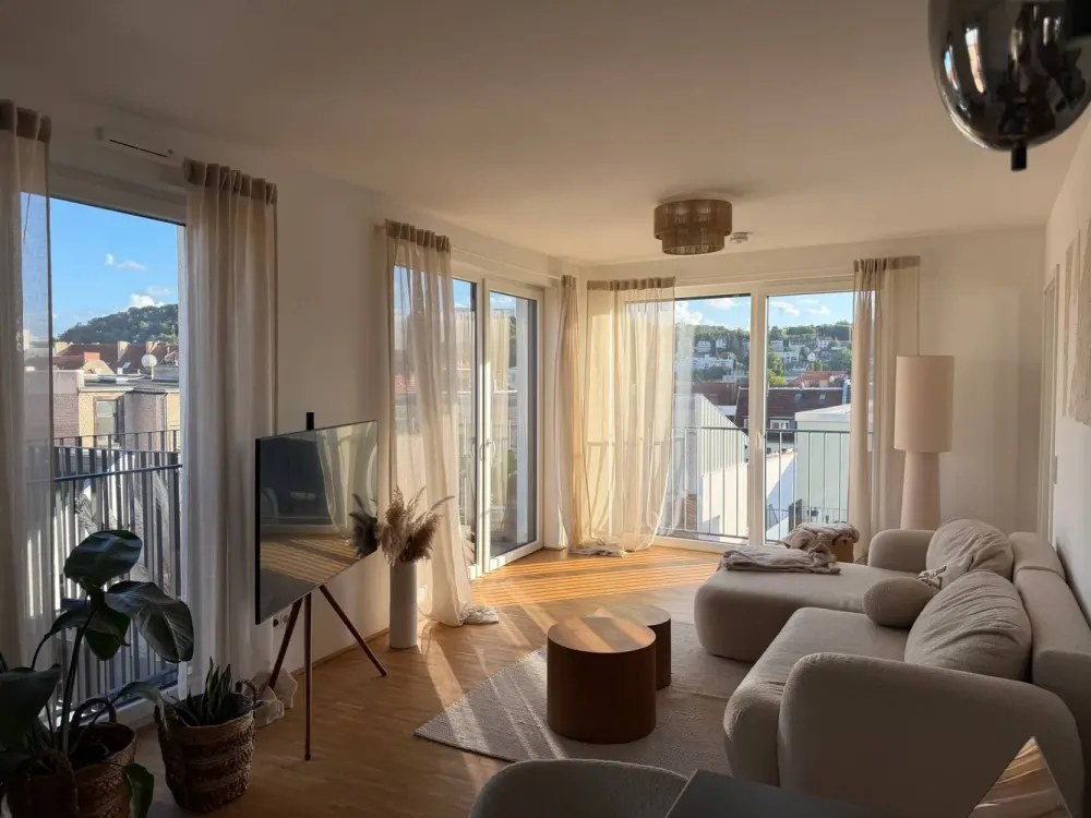 Living with a Feel-Good Factor: Bright 3-Room Apartment with Balcony and Fitted Kitchen