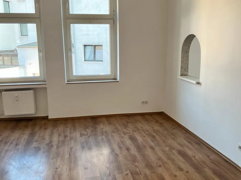 Large 103 sqm Apartment 4.5 Rooms Walther-Rathenau-Platz Duisburg