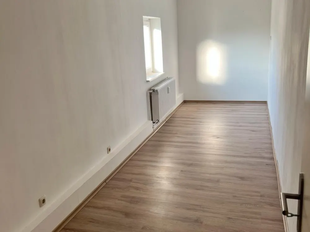 Large 103 sqm Apartment 4.5 Rooms Walther-Rathenau-Platz Duisburg