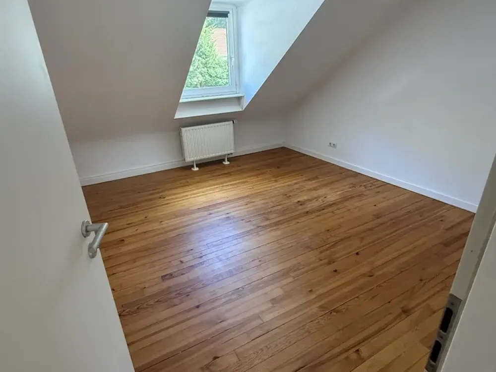 Living with Character: Cozy Attic Apartment (2.5 Rooms, Kitchen, Bathroom), Ideal for Two