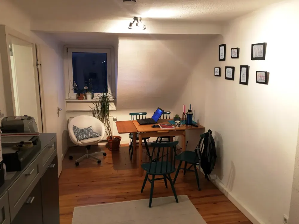 Living with Character: Cozy Attic Apartment (2.5 Rooms, Kitchen, Bathroom), Ideal for Two