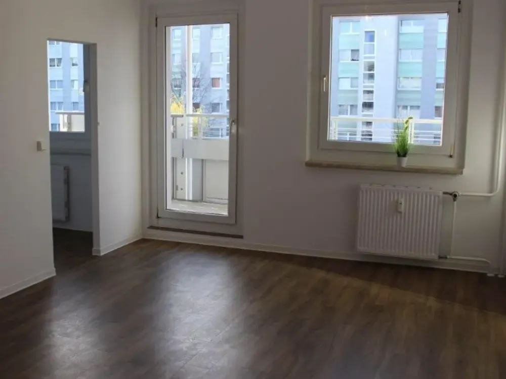 Practical 3-Room Apartment with Balcony