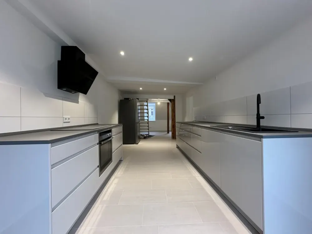 Modernized Old Building Apartment in Prime City Center Location!