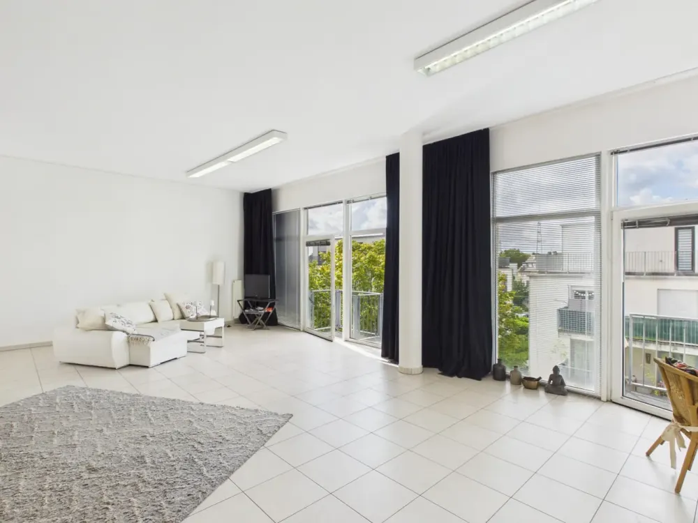 105m² Studio Loft in Hürth-Efferen: Open Living Experience, Ideal for Living & Working