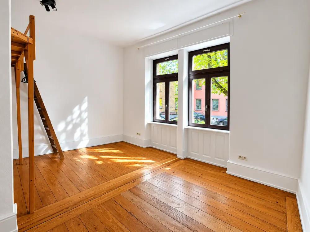 7586 - Classic Old Building Apartment with Eat-in Kitchen in Südstadt!