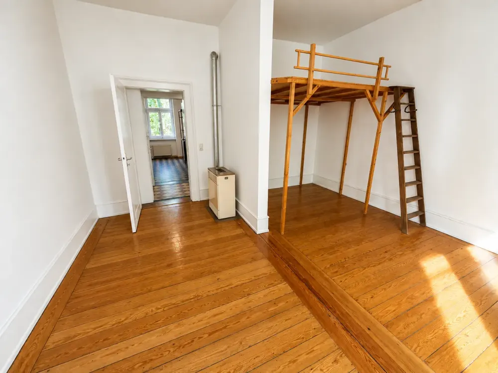 7586 - Classic Old Building Apartment with Eat-in Kitchen in Südstadt!