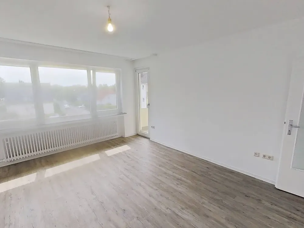 Ideal for Families & Couples: Comfortable 3-Room Apartment with Loggia and Plenty of Storage Space
