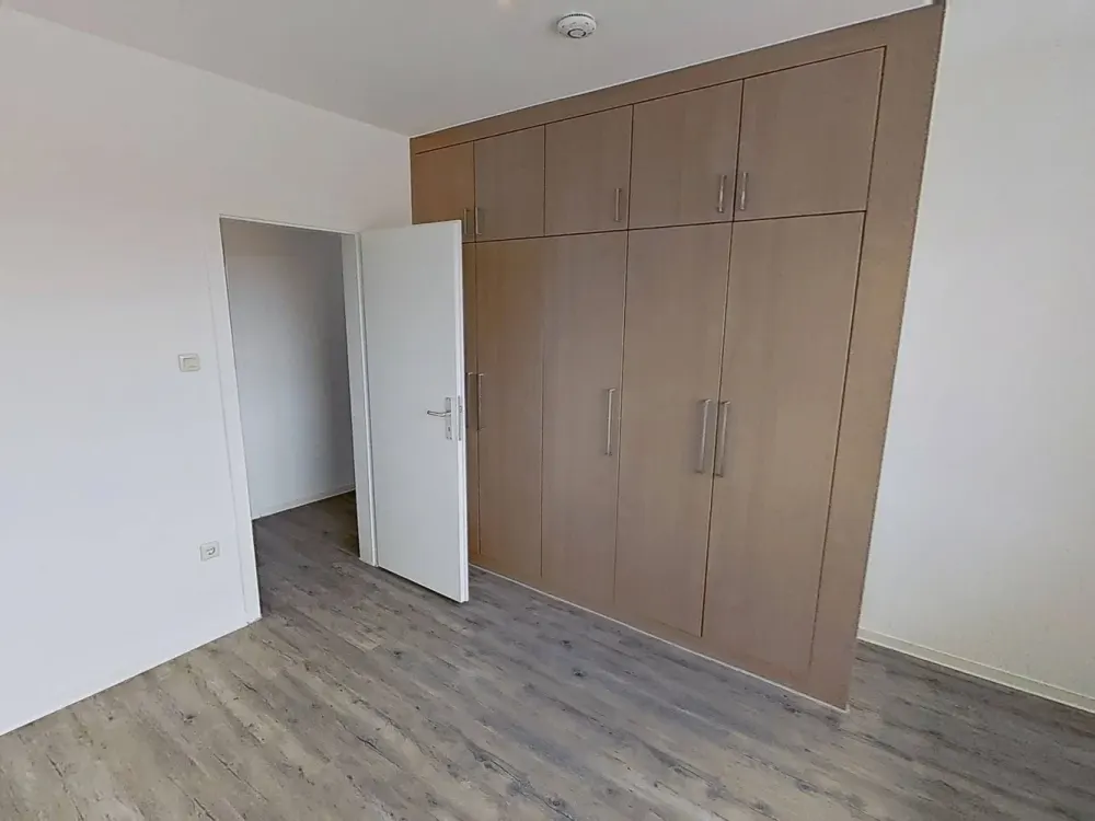 Ideal for Families & Couples: Comfortable 3-Room Apartment with Loggia and Plenty of Storage Space