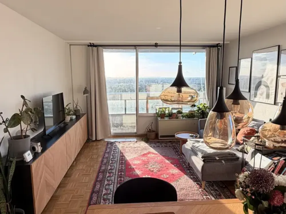 Living Above the Roofs of Cologne: 3-Room Apartment with Rhine View in the AXA High-Rise