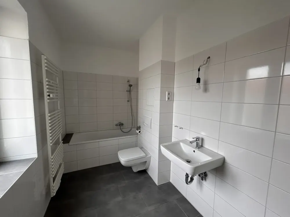 Spacious 2-Room Apartment - in the Heart of Striesen