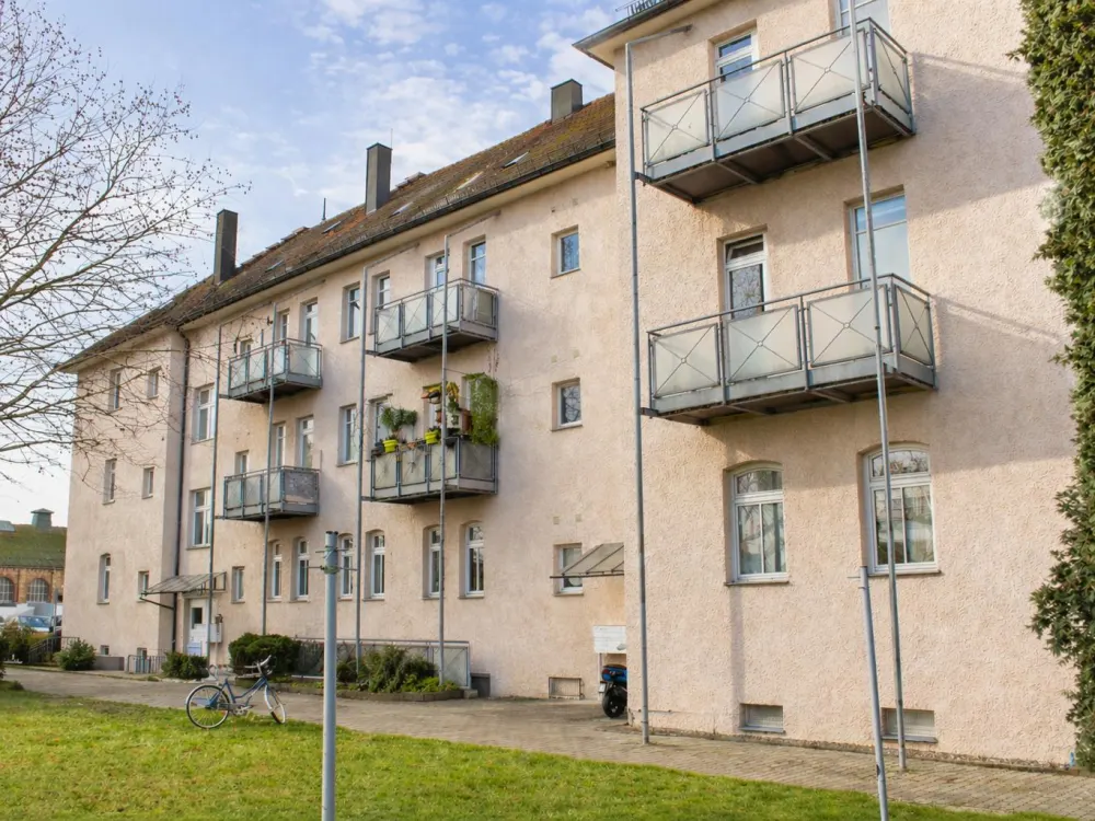 Sanierte 2-Zi.-Wohnung, neue Einbauküche, modernes Bad mit neue Dusche und Keller in Heidenau