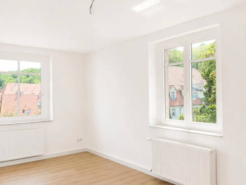 Sanierte 2-Zi.-Wohnung, neue Einbauküche, modernes Bad mit neue Dusche und Keller in Heidenau