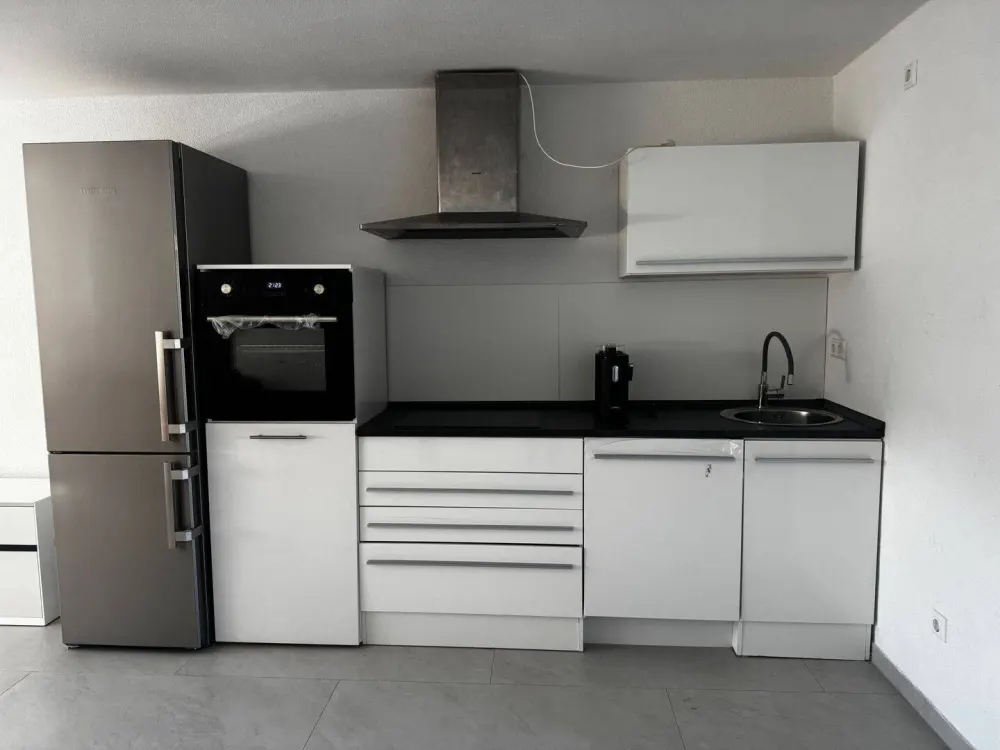 Luxuriöse 2-Zimmer-Wohnung mit Balkon | voll möbliert | All-inclusive 1.350 €