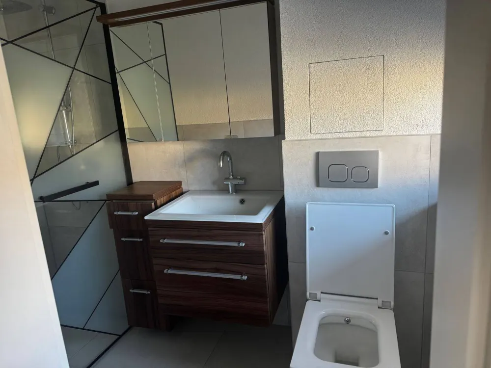 Luxuriöse 2-Zimmer-Wohnung mit Balkon | voll möbliert | All-inclusive 1.350 €