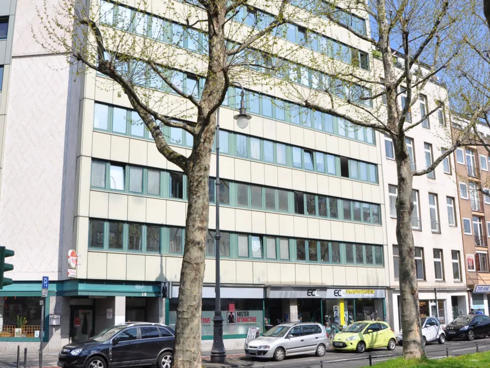 1 Zi.-City-Appartement mit Einbauküche, weißem Duschbad, Laminat. Ruhige Innenhofseite. Köln-Zentrum. Nah zu UNI, FH, TH, Fresenius, ISM, KathHo